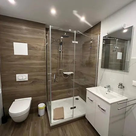 Vipstay Stilvolles 65m2 Mit Terasse, Kostenlosen Parkplatz Und Wlan, Nah Zu Sap, Mlp, Heidelberg, Museum Sinsheim, Motodrom Hockenheim Usw *